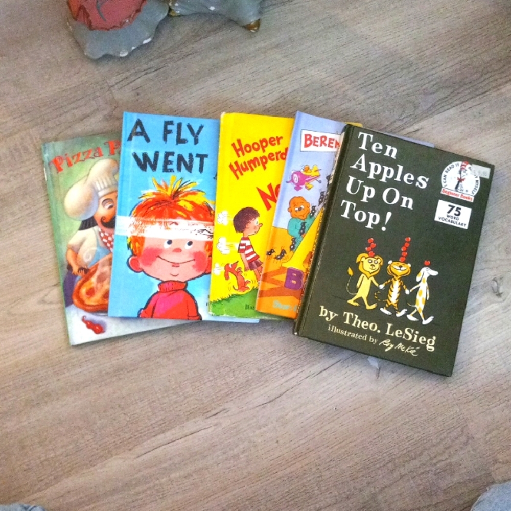 Lot of 5 Dr. Suess children's books.